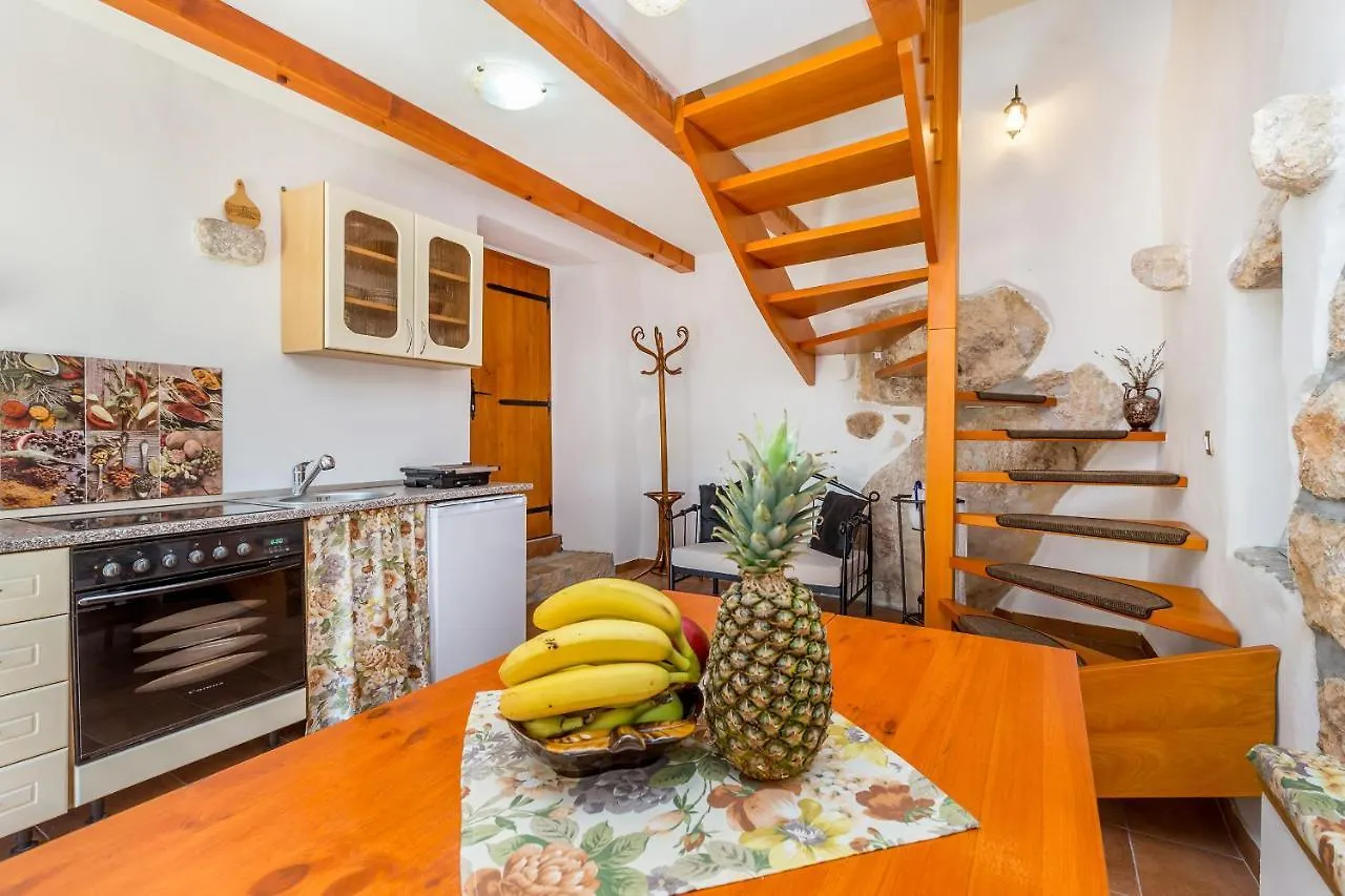 Villa Ana With Jacuzzi & Swimming Pool ツレス
