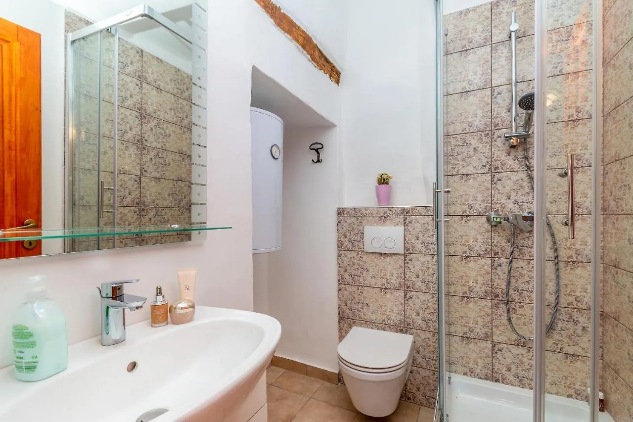 Villa Ana With Jacuzzi & Swimming Pool ツレス