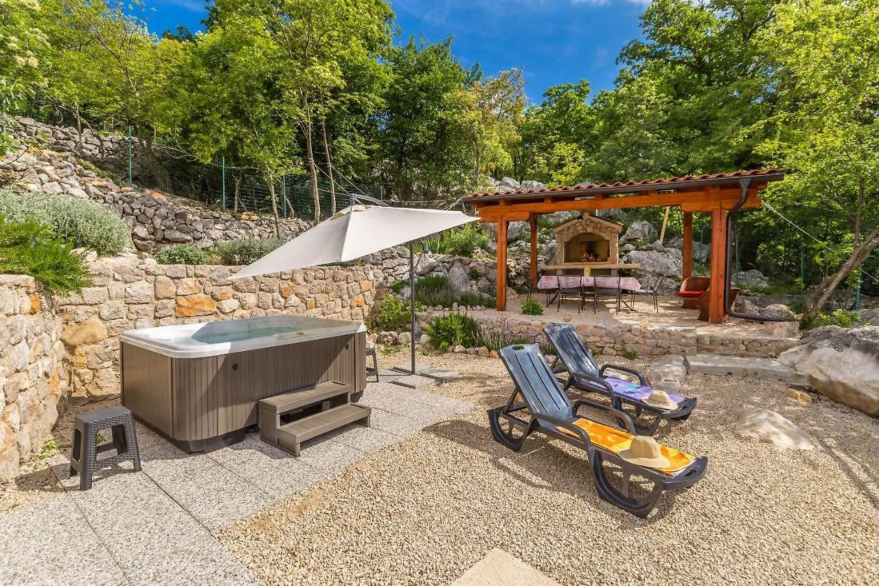 Villa Ana With Jacuzzi & Swimming Pool ツレス